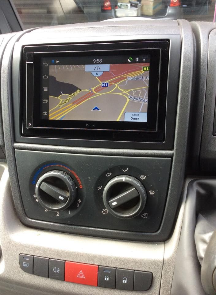 fiat_ducato_with_parrot_asteroid_smart_in_navigation_mode