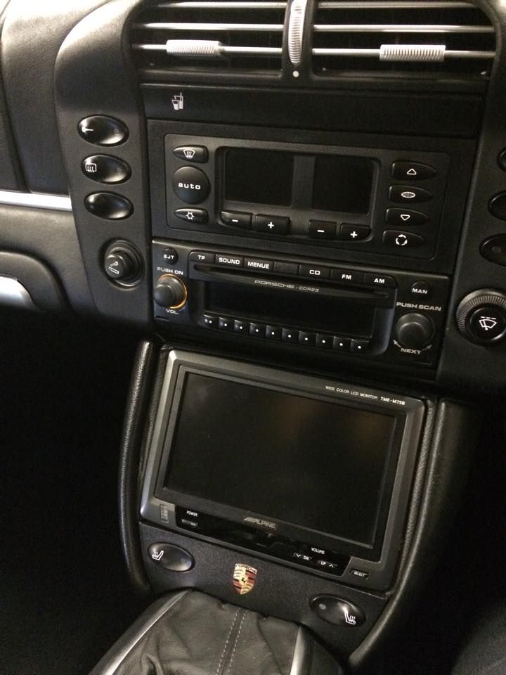 ilx-700_alpine_apple_carplay_fitted_into_2002_porsche_911_996_before_picture