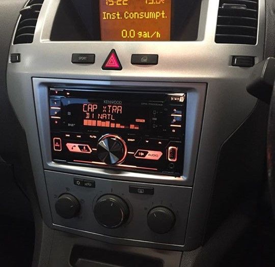 vauxhall_astra_fitted_with_a_new_double_din_kenwood_bluetooth_radio