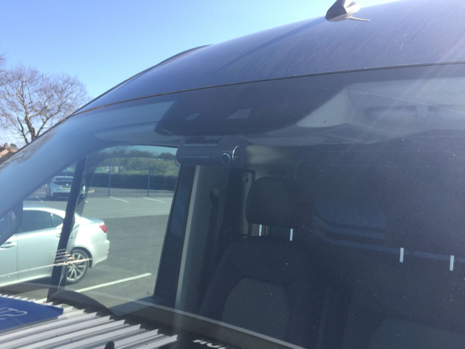 Windscreen mounted dash cam in VW Crafter